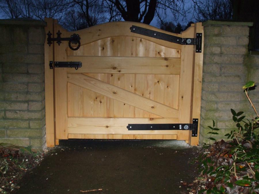 Bow Top Frame, Brace & Ledge Side Doors (Softwood) Products Gates