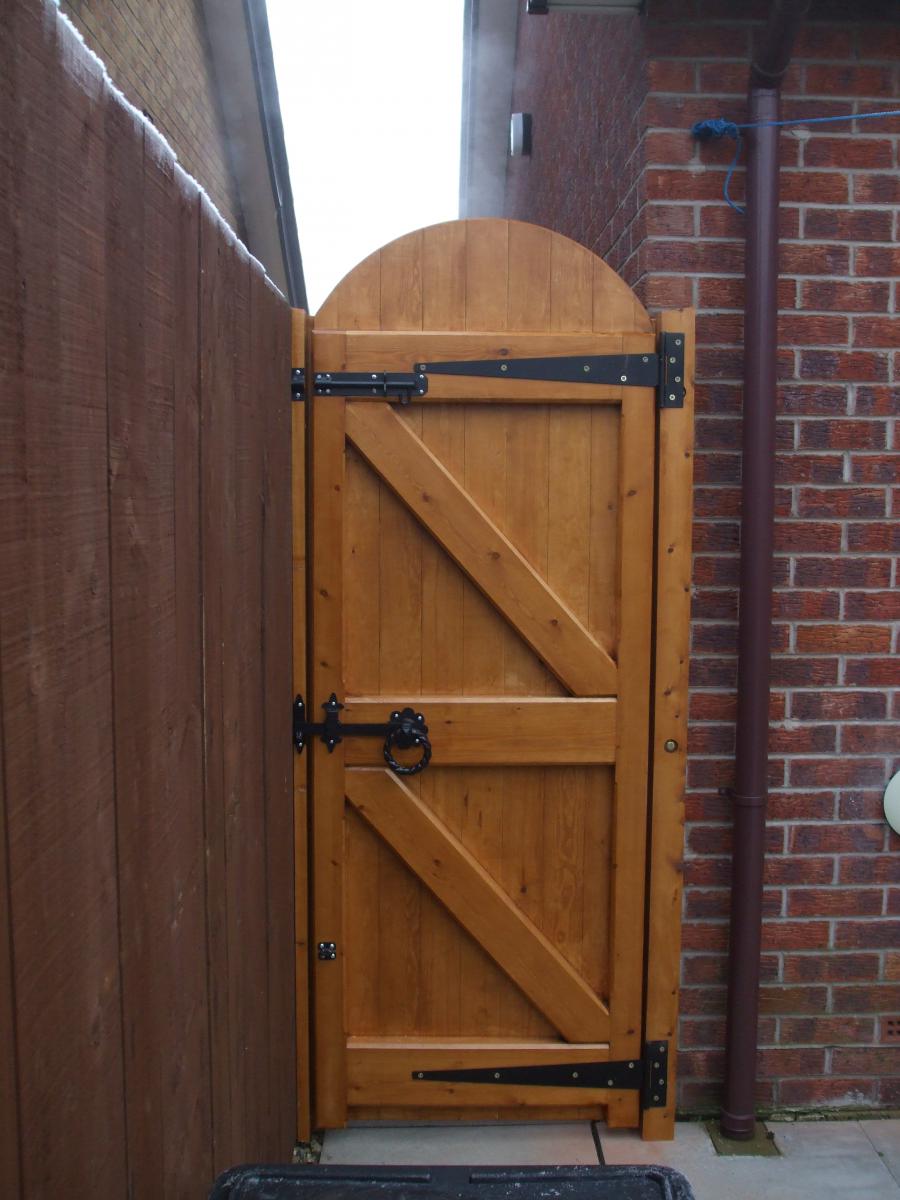 Arch Top Brace & Ledge Side Gates Products Gates and fencing in