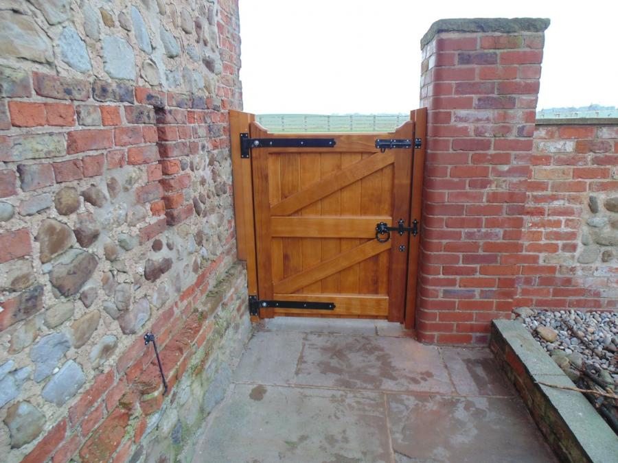 Straight Top Frame, Brace and Ledge, Hardwood - Products - Gates and ...